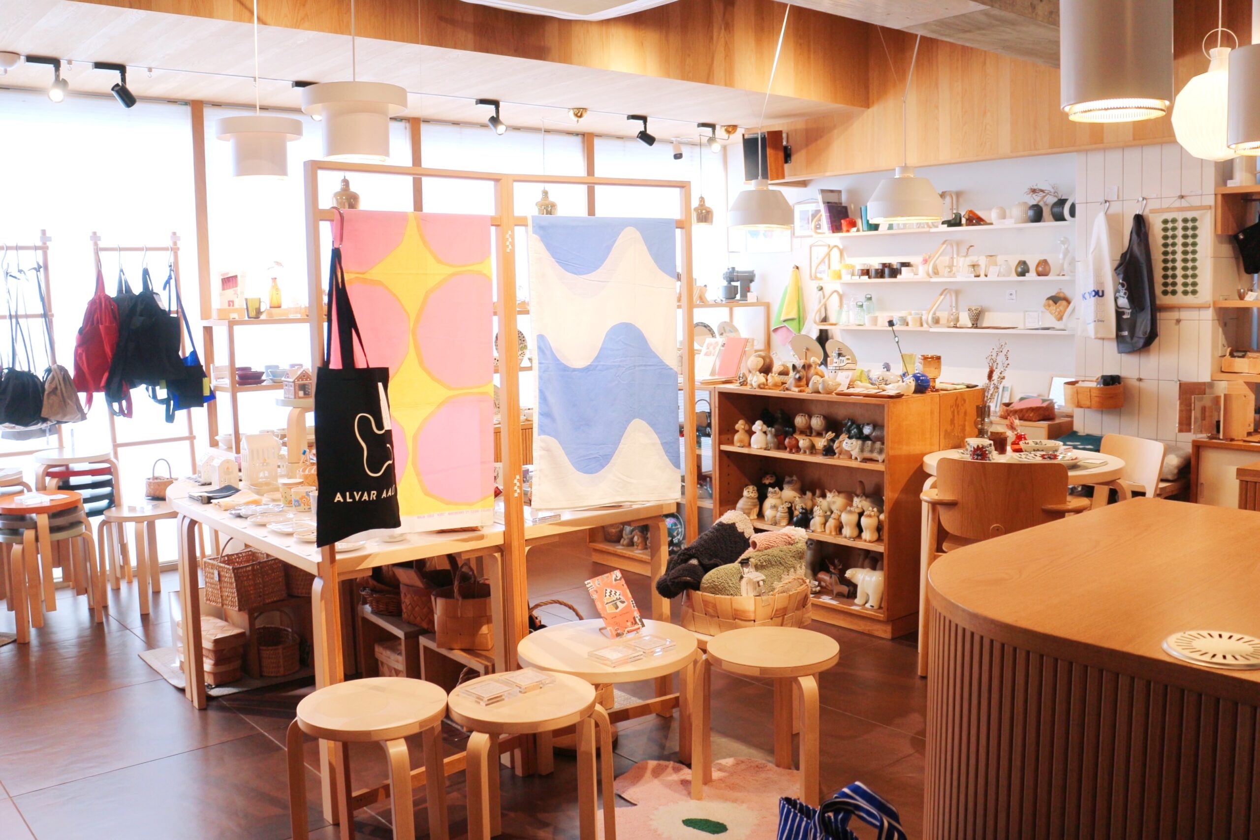 吉祥寺「フリーデザイン」の内観