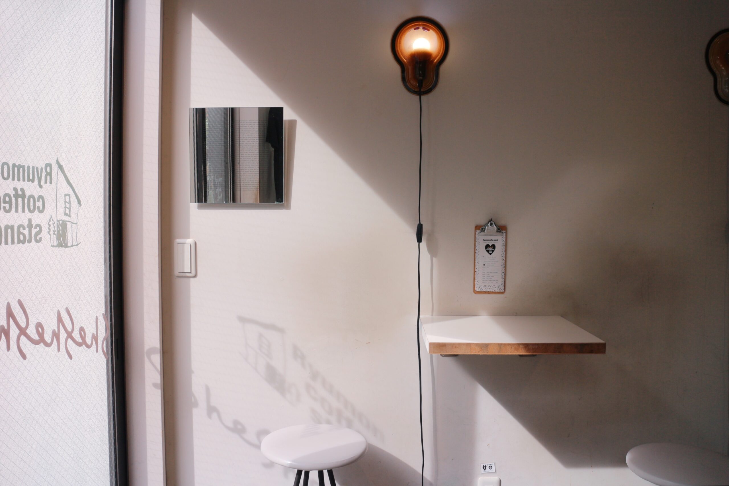 吉祥寺のカフェ「リュモンコーヒースタンド」のカウンター席