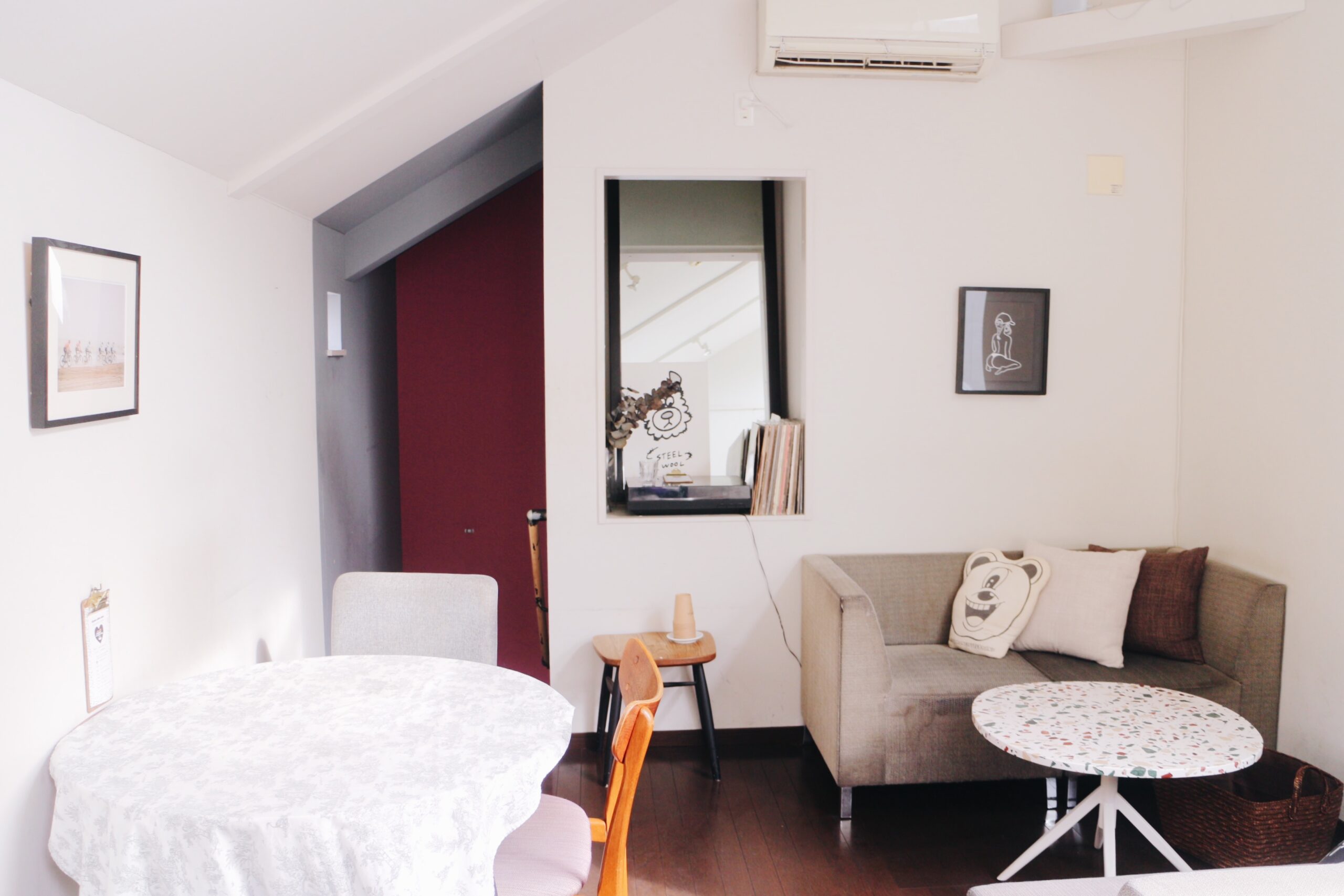 吉祥寺のカフェ「リュモンコーヒースタンド」の2階席