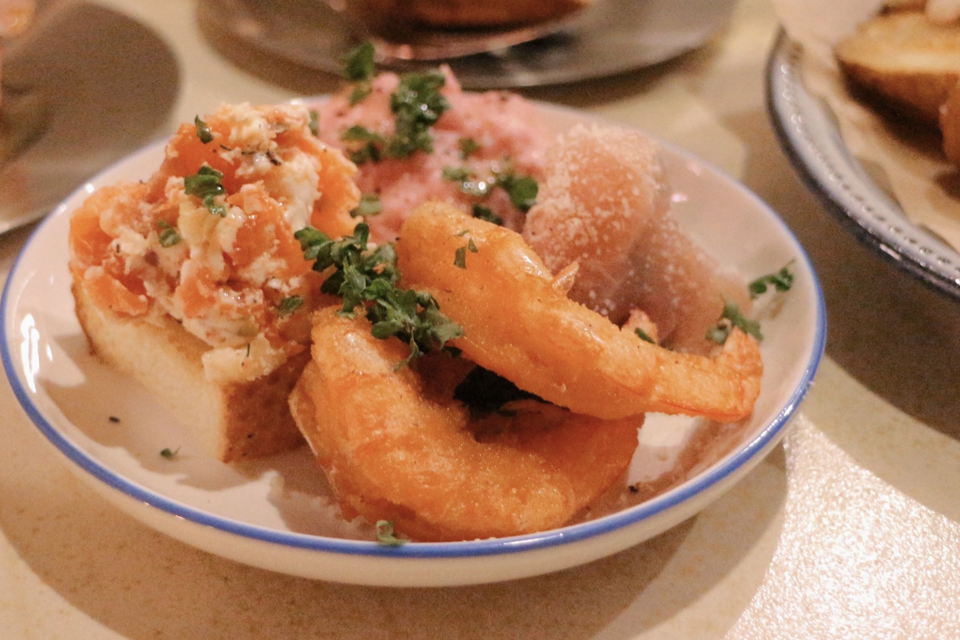 吉祥寺の居酒屋「呑楽Neko」器に盛られた4種類の前菜