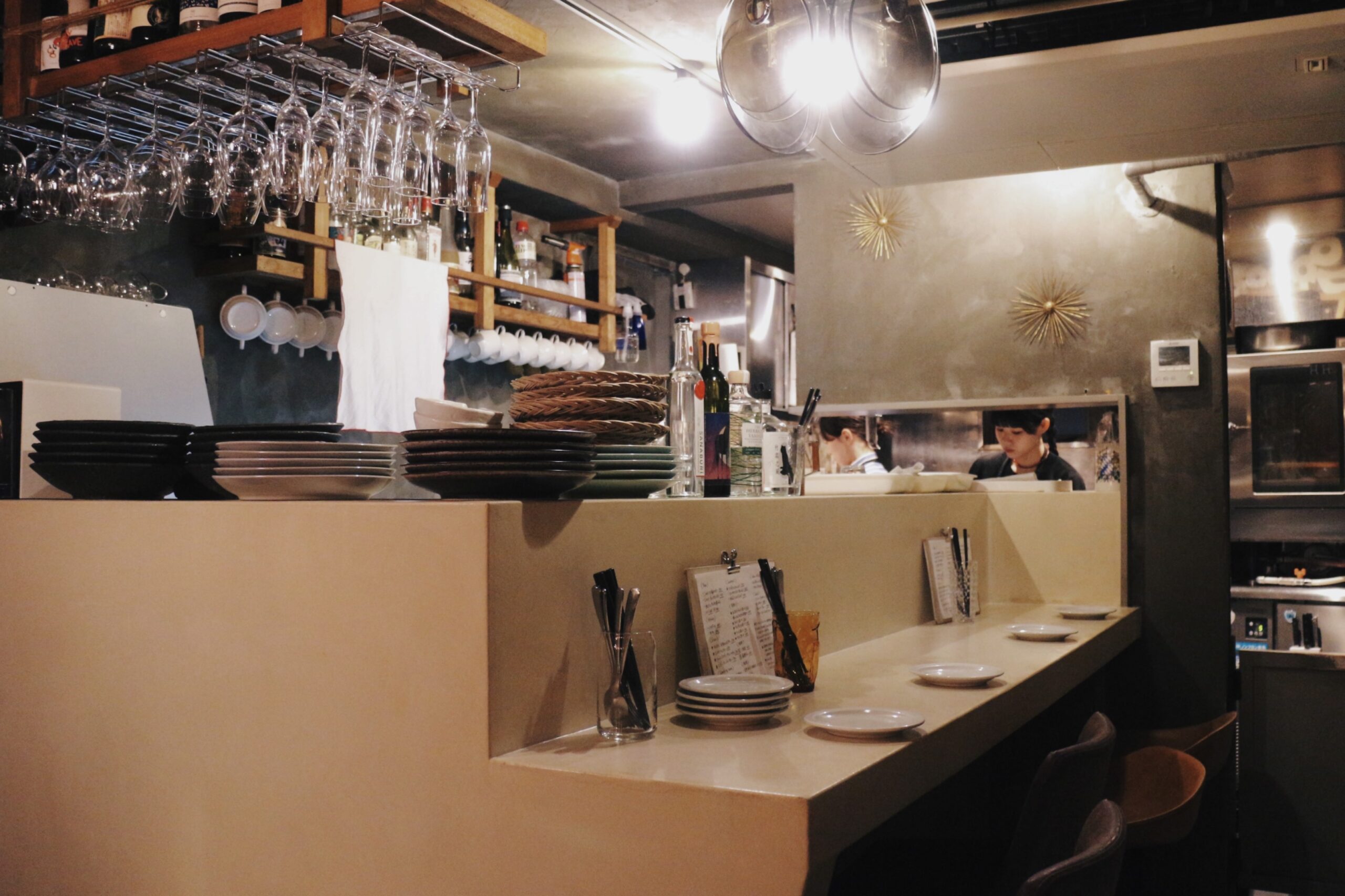 吉祥寺の居酒屋「呑楽Neko」のカウンター席