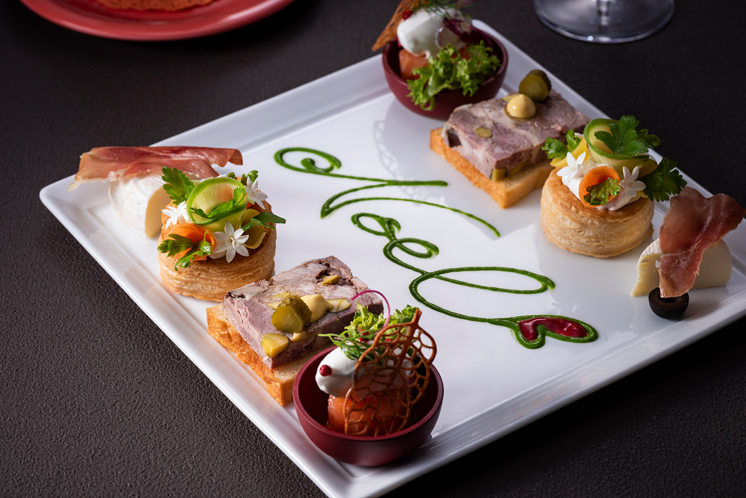 大阪エクセルホテル東急 BAR&LOUNGE MIDO クリスマス2025 温もりのノエル ~Tables for Precious Time~