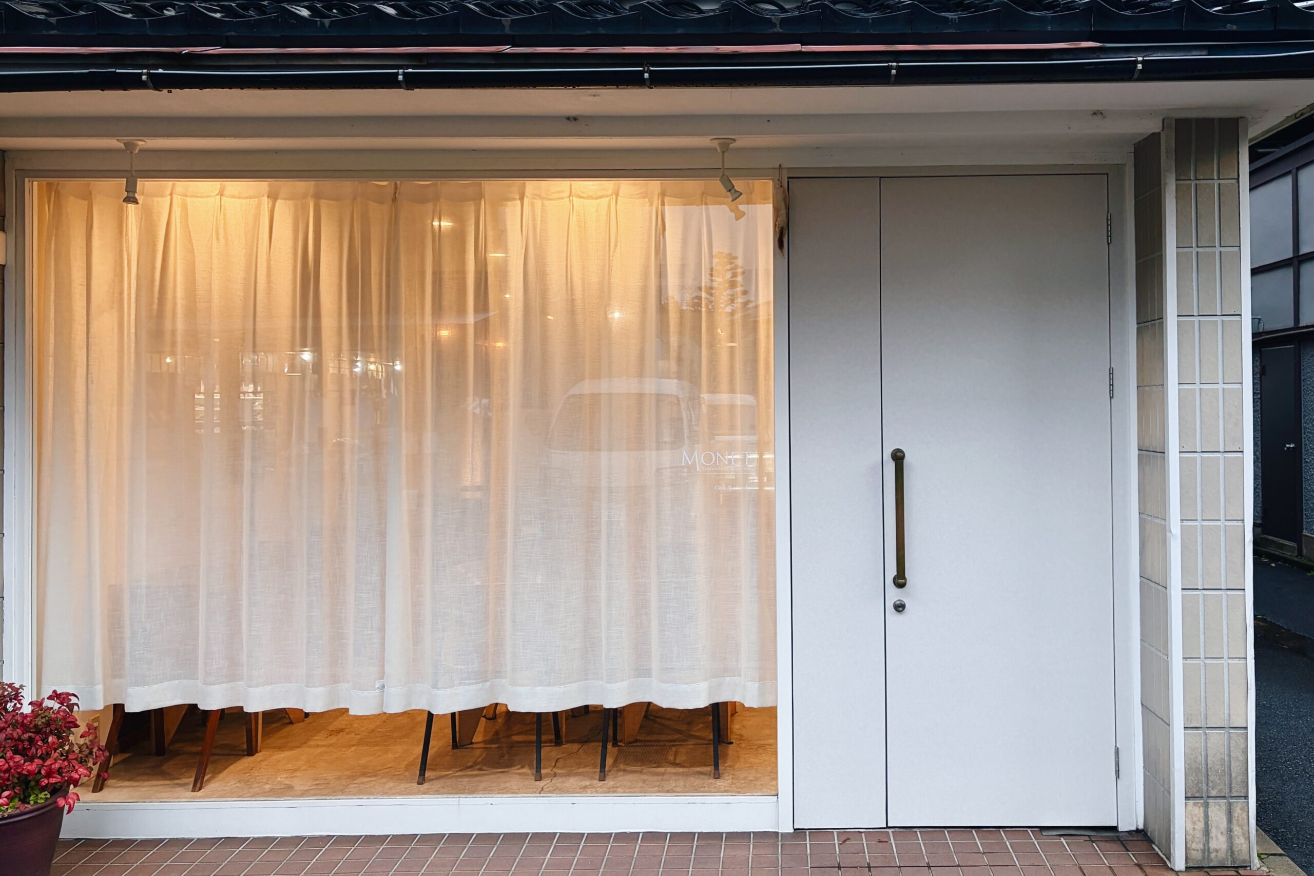 金沢のフレンチビストロ「MOENT」の外観