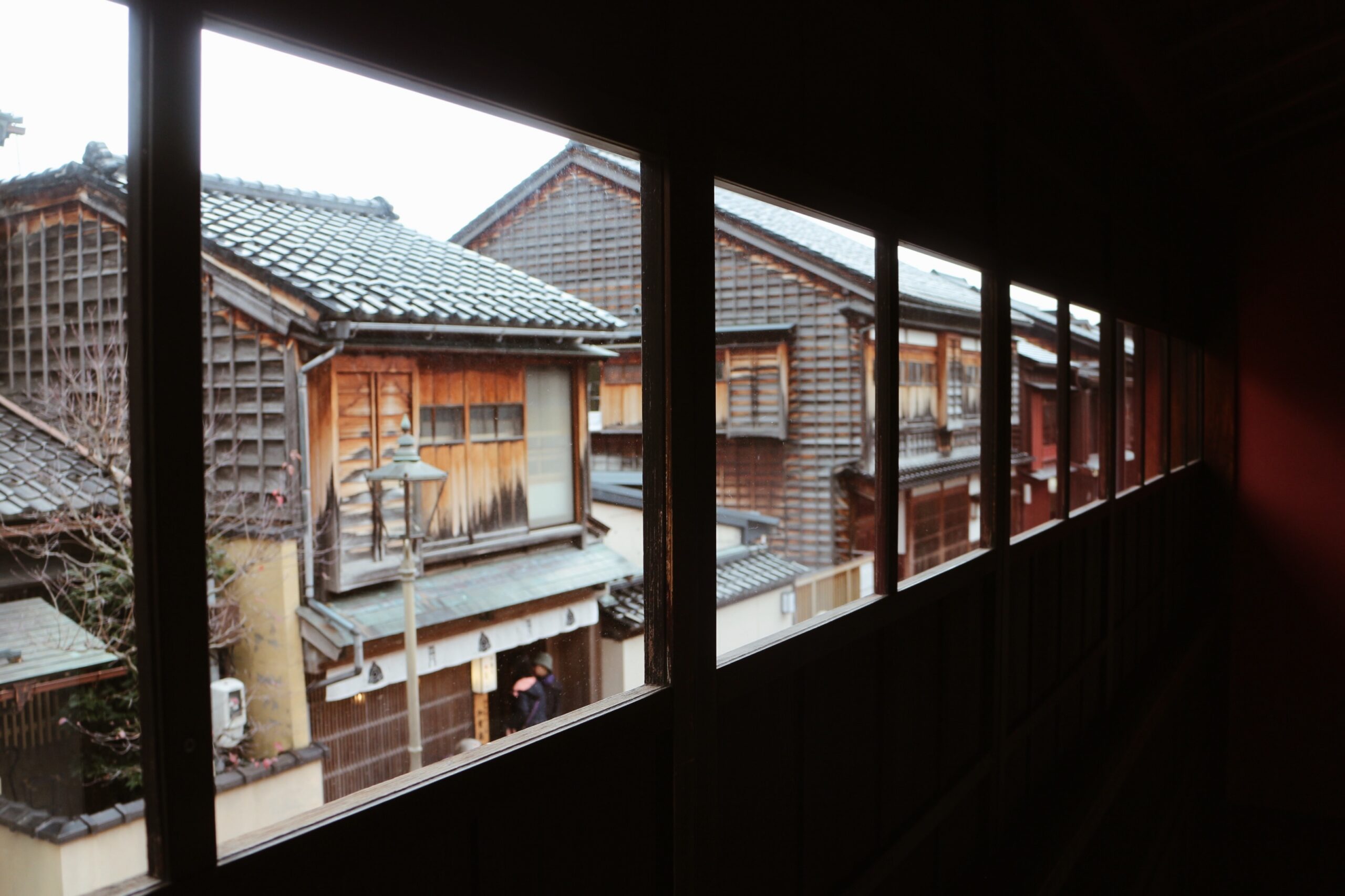 金沢「一笑」の2階から眺められるひがし茶屋街の街並み