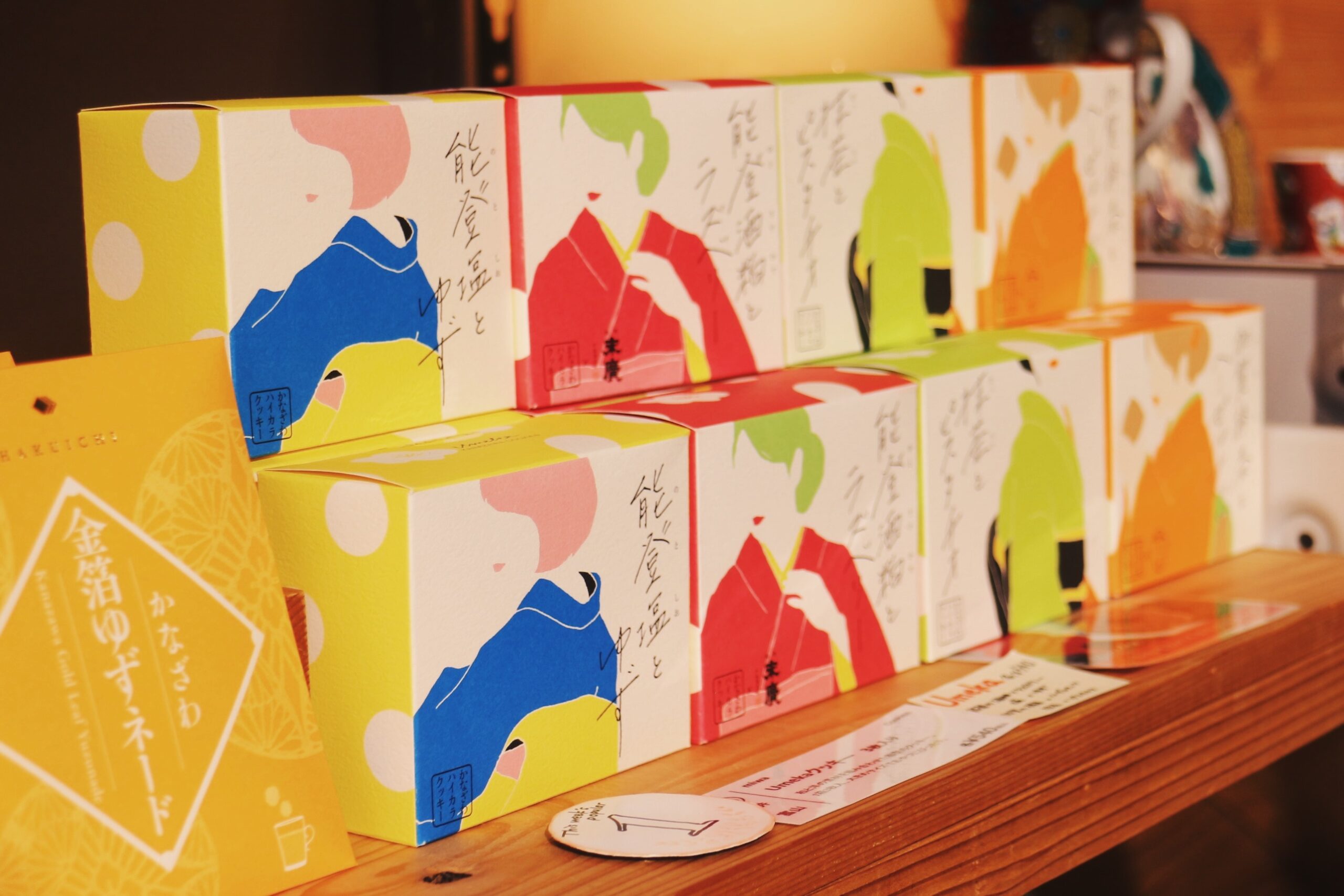 4種類並んだ箱入りクッキー