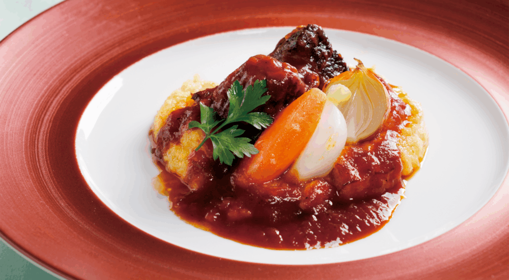 旅人たちが行き交うゲートで日常を離れ、味わいの世界へ