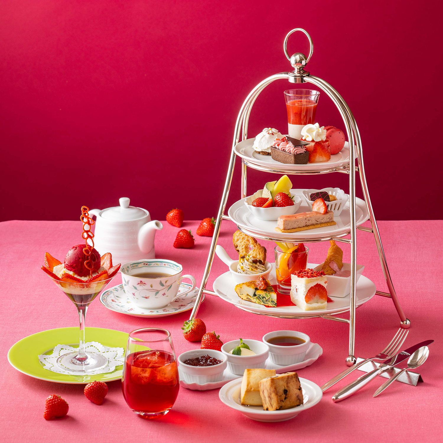 横浜ベイホテル東急　ラウンジ「ソマーハウス」　いちご アフタヌーンティー