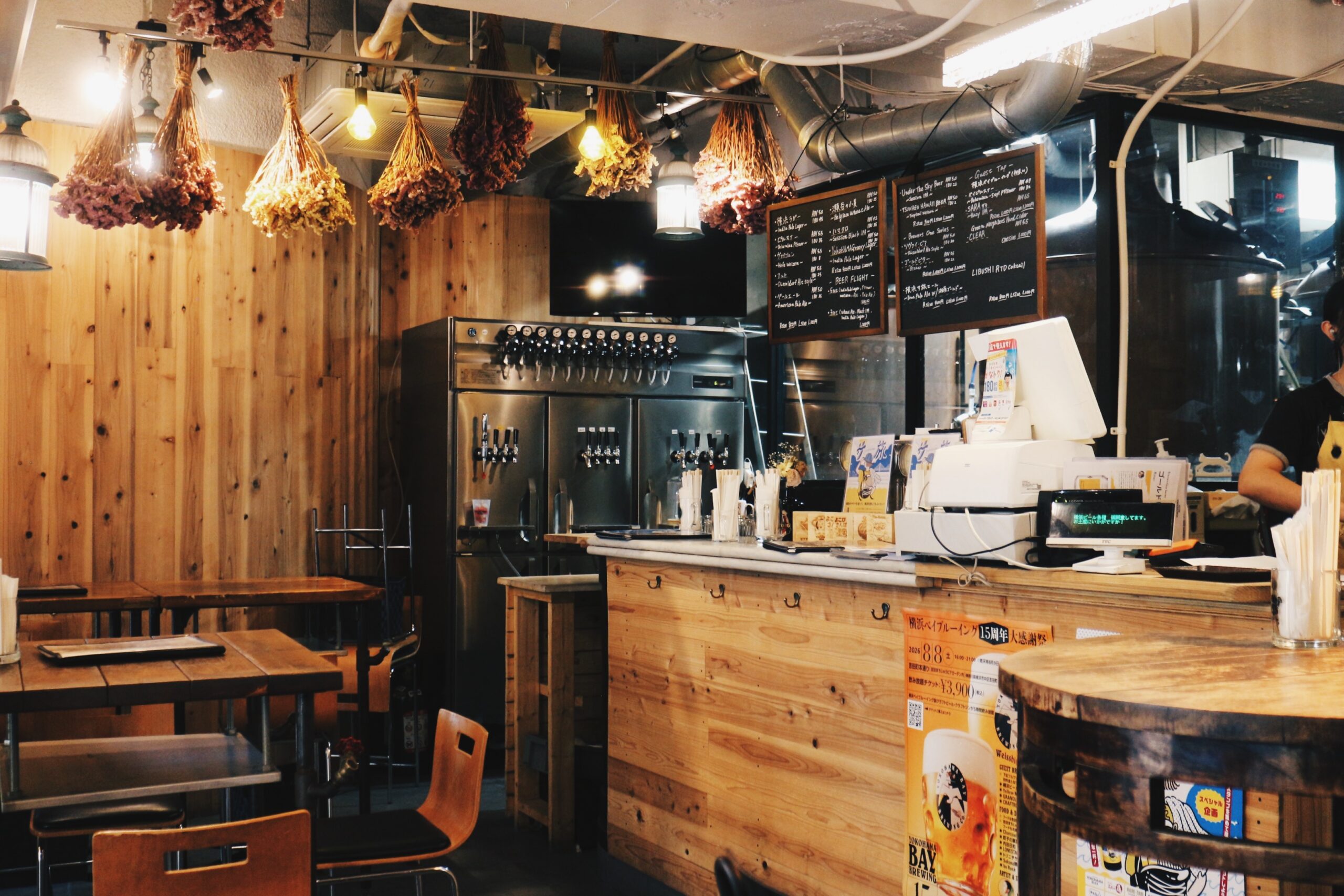 「横浜ビール本店レストランUMAYA」の1階