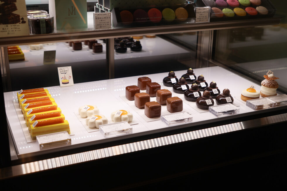 富山県 フランス菓子店「ムッシュージー」のショーケース